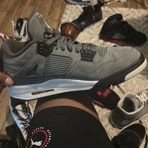 Air Jordan 4 Retro 'Cool Grey' 2004 used a little bit